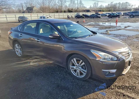 2013 Nissan Altima 3.5S z USA, uszkodzony, nr VIN 1N4BL3AP7DN502287